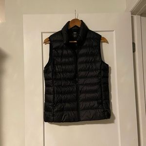 Uniqlo ultra light down vest